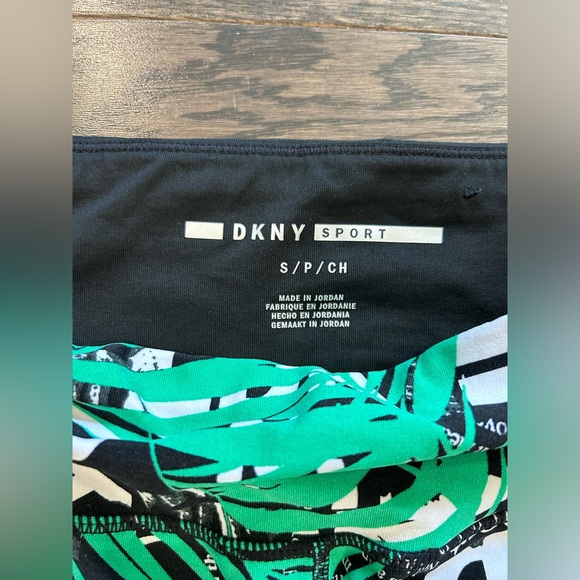 Women’s DKNY capri pants NWOT - Picture 3 of 3